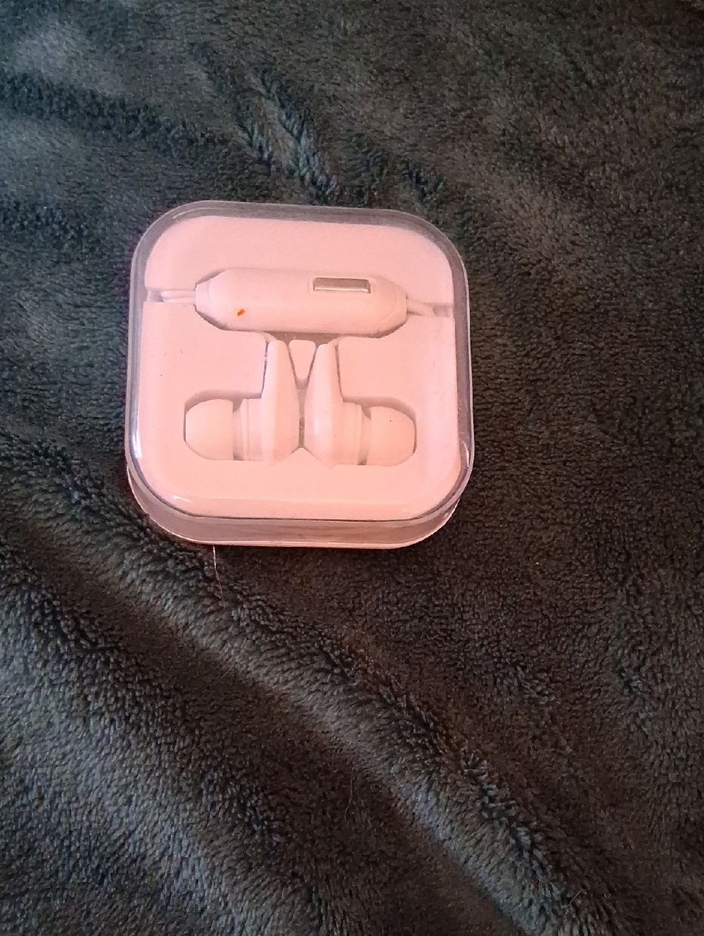 Source Unknown White Wired Earbuds with Inline Microphone